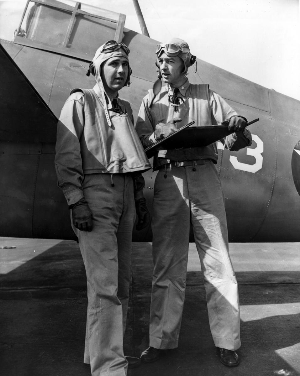 O'Hare (left) and Thach (right) in front of a F4F Wildcat fighter aircraft.