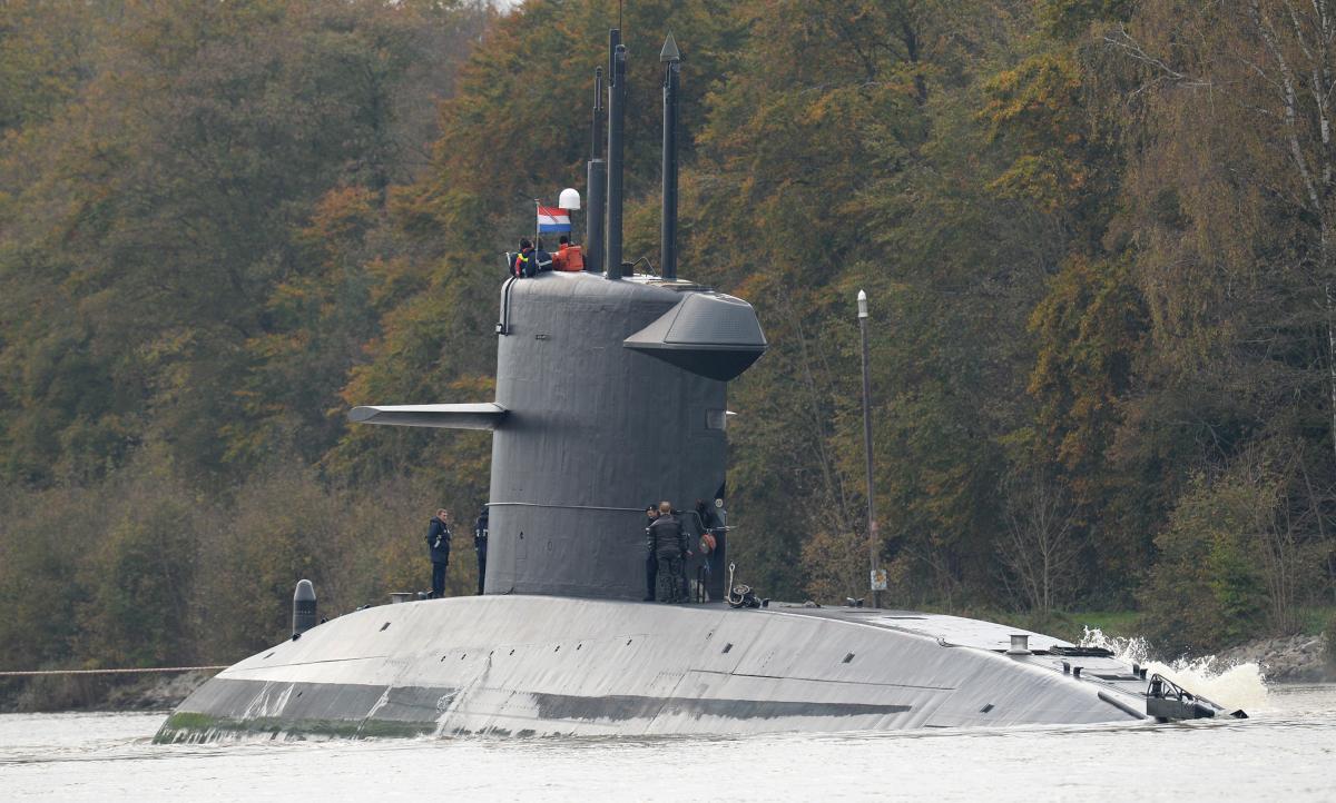he Dutch navy submarine 'Bruinvis' passes through the Kiel Canal heading toward Brunsbuettel near Steenfeld, Germany, 23 October 2014