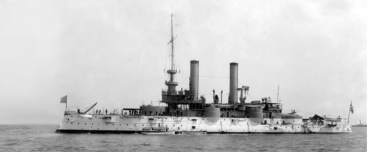 Shown in her early configuration in a circa 1900 photograph, the Iowa (Battleship No. 4) wears a white and buff paint scheme. Of interest is that while the border between the two colors is at the forecastle deck level, the aft main turret, on the main deck one level lower, is painted in both colors.  