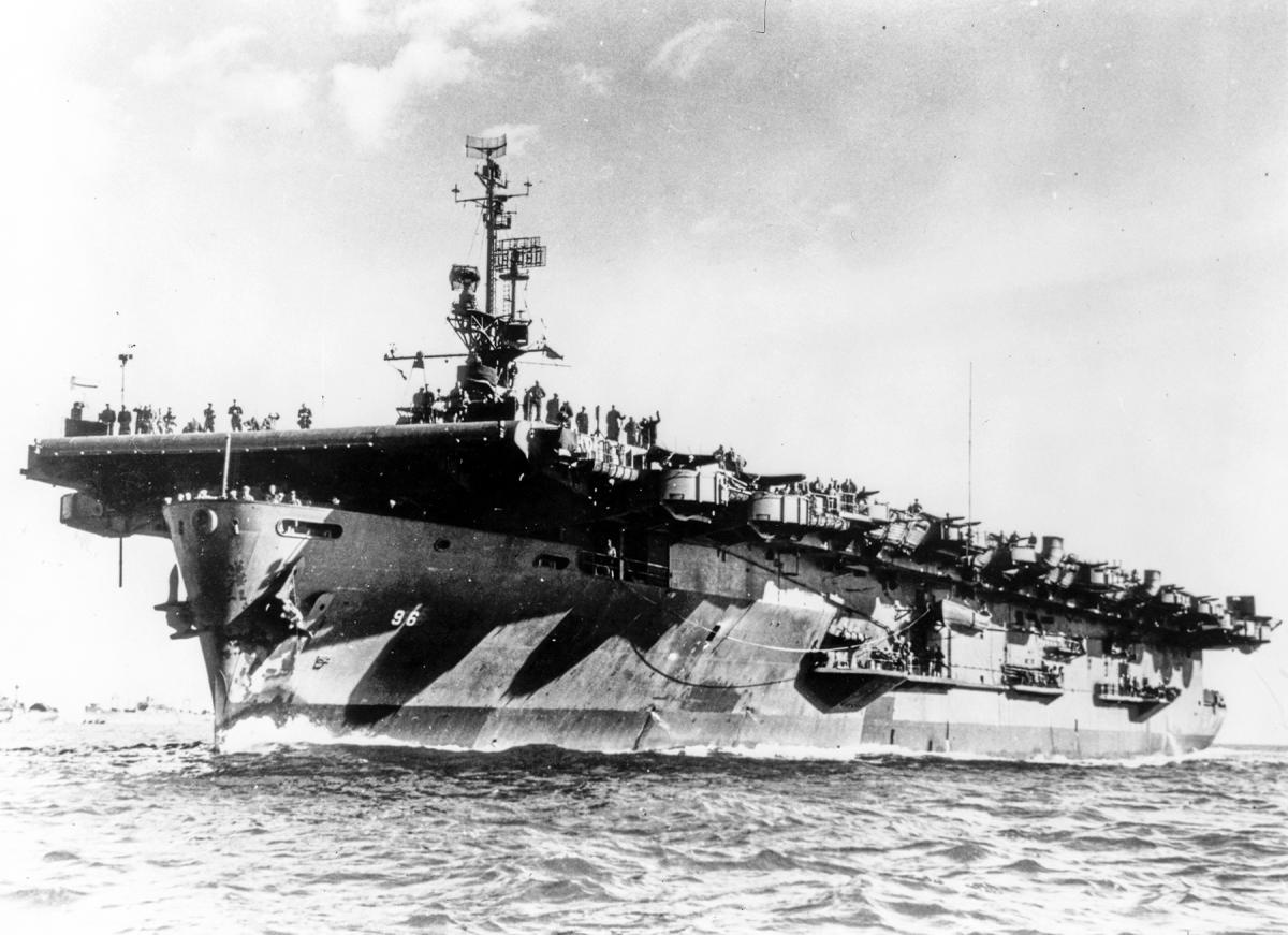 USS Salamaua (CVE-96) underway.
