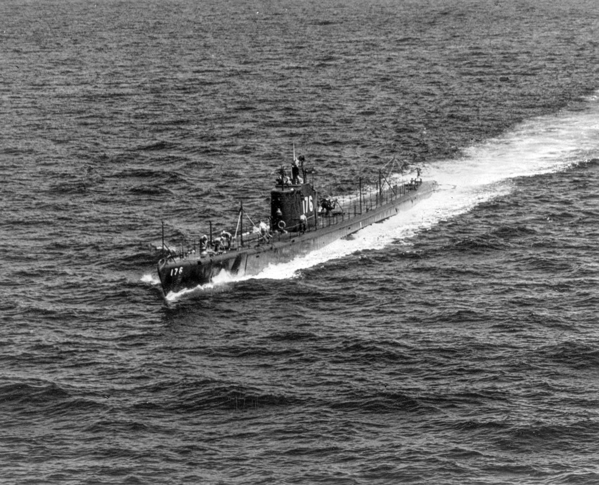 USS Perch (SS-176) cruising on the surface