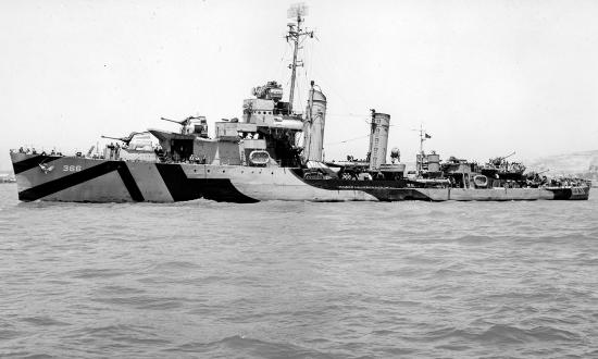 USS Drayton (DD-366) underway off the coast of Mare Island
