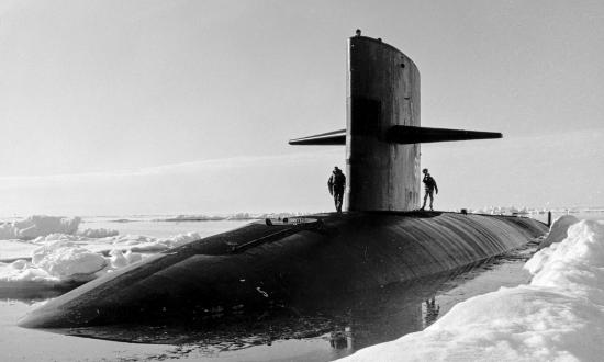 Port broadside view of the USS Queenfish (SSN-651), surfaced at the North Pole 5 August 1970.