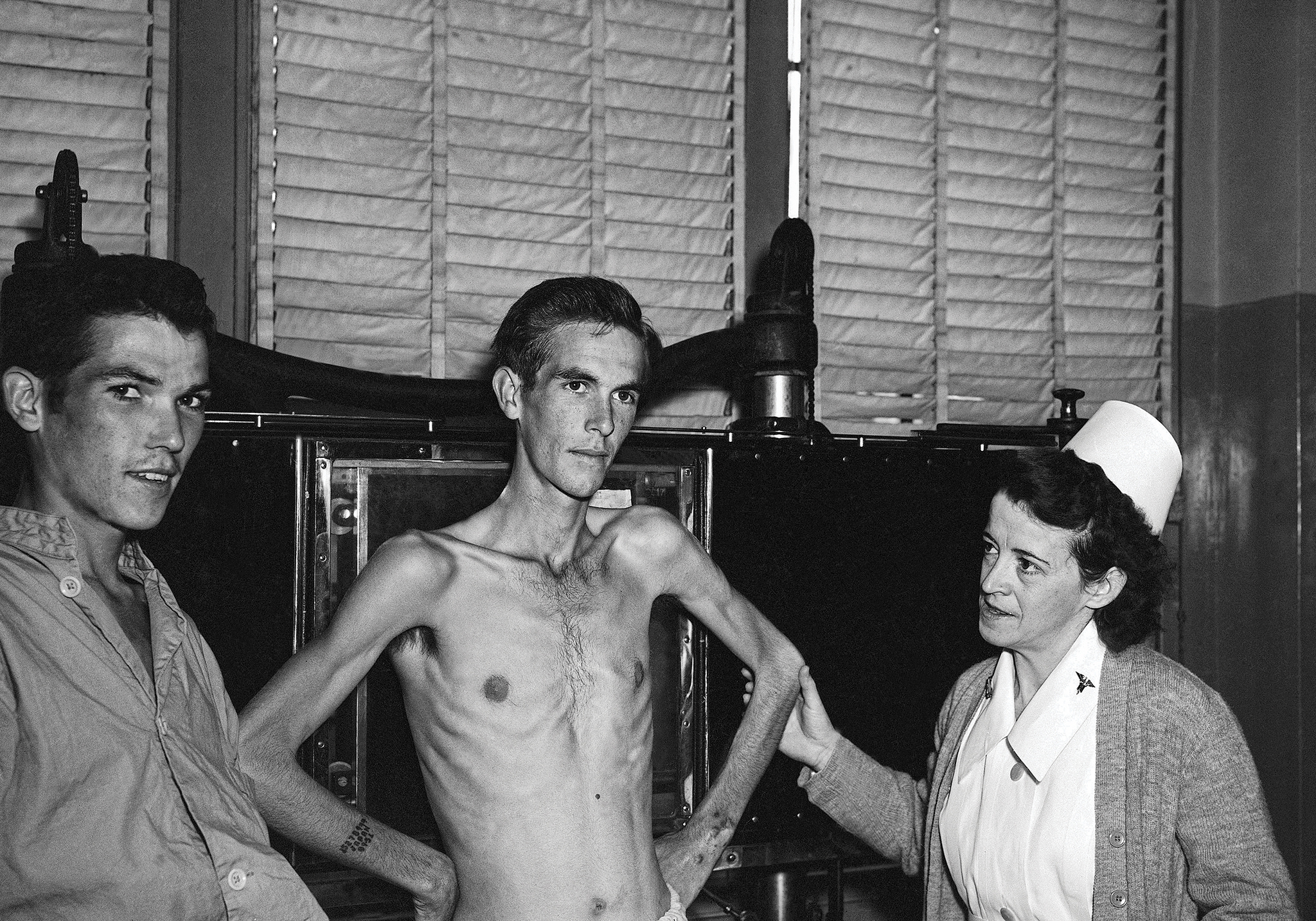 Korean War POWs Pfc. Charles Jarvis and Pfc. Theodore Stamper fight their way back to health in Tokyo's Itazuke Hospital, Oct. 22, 1950
