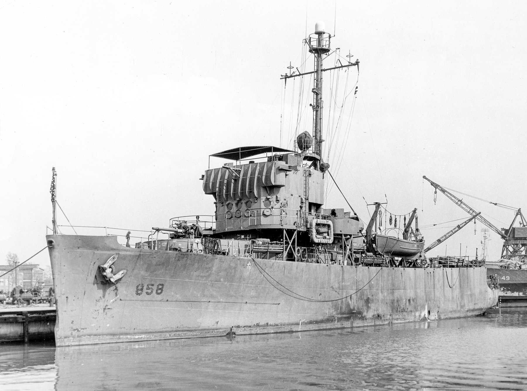 USS PCE(R)-858) moored shortly after transferring to the Coast Guard, 12 April 1946.