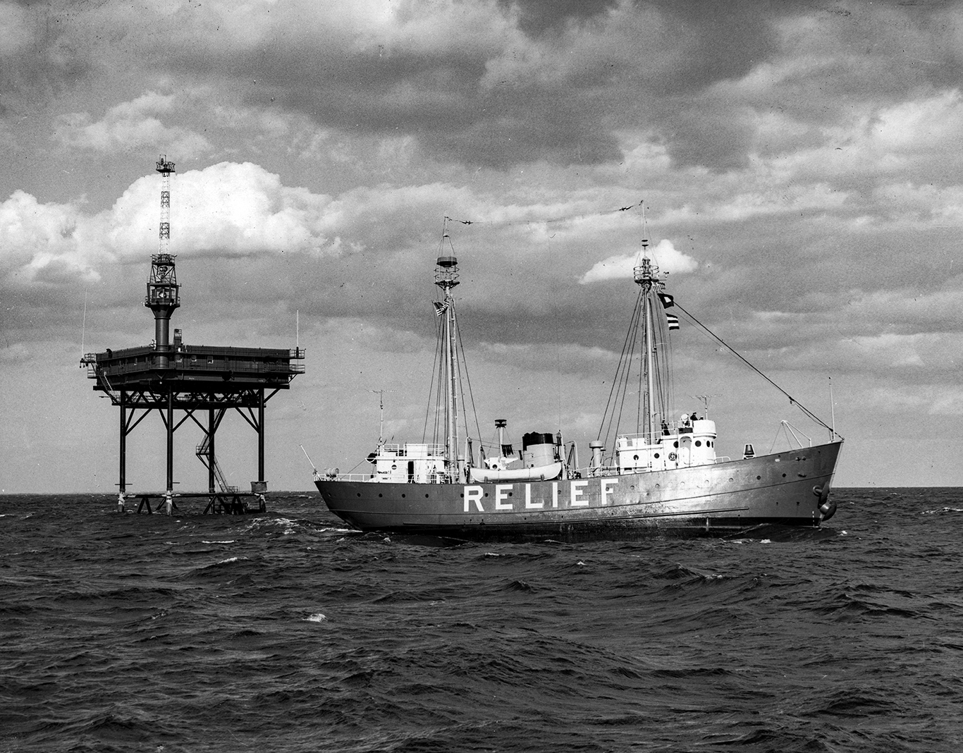 Lightship Relief (WAL-532) leaving the Buzzards Bay station on November 1, 1961