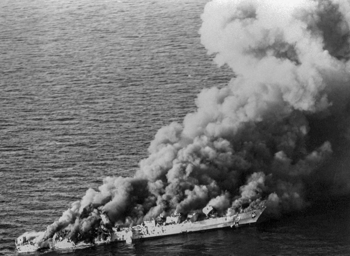 Iranian frigate Sahand on fire and sinking in 1988.