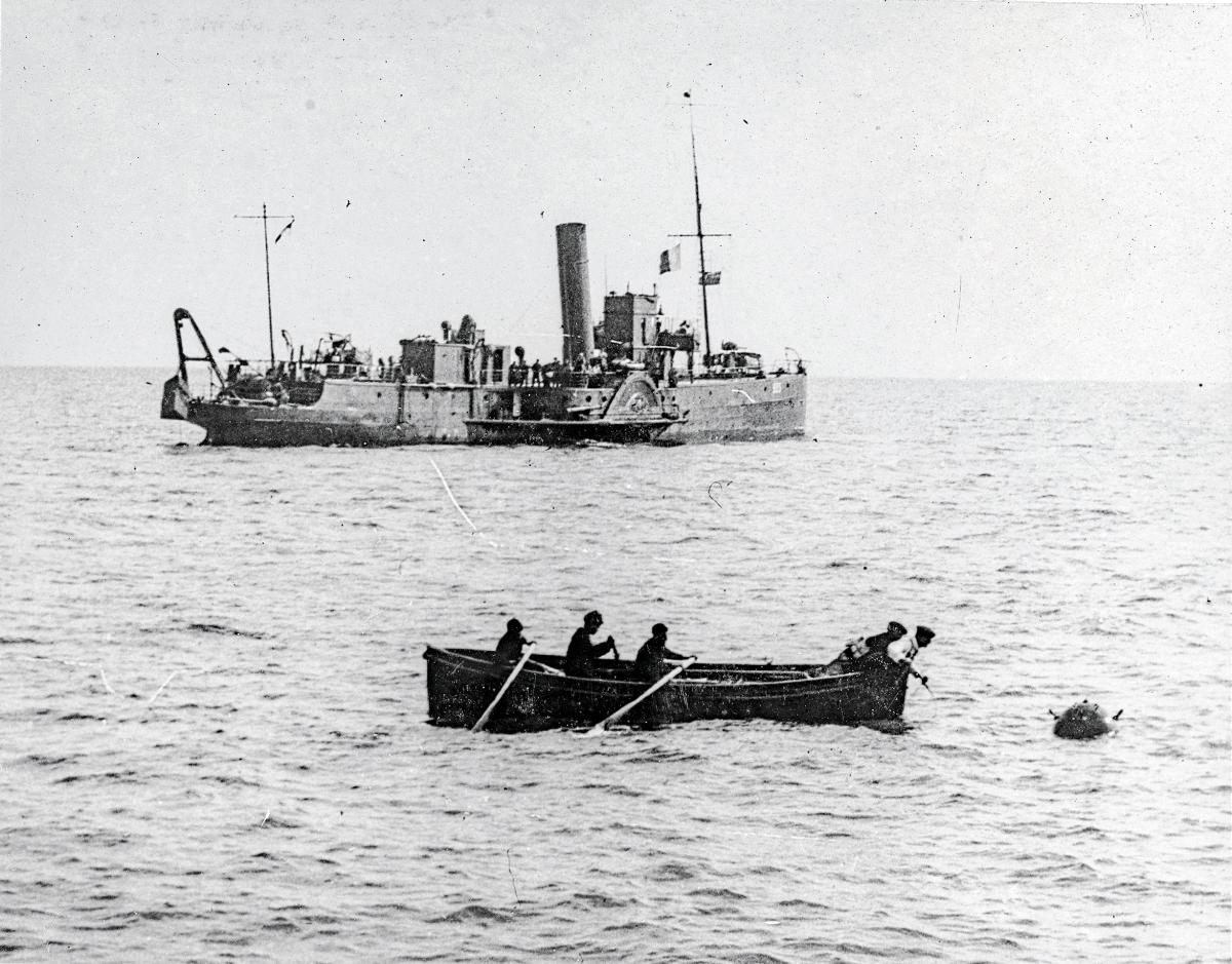 Minesweeper HMS Duchess of Rothesay picking up a german mine