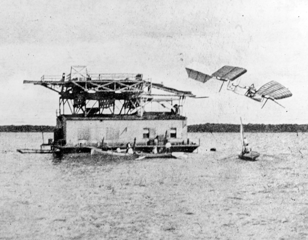 Langley's aerdrome crashing into the water
