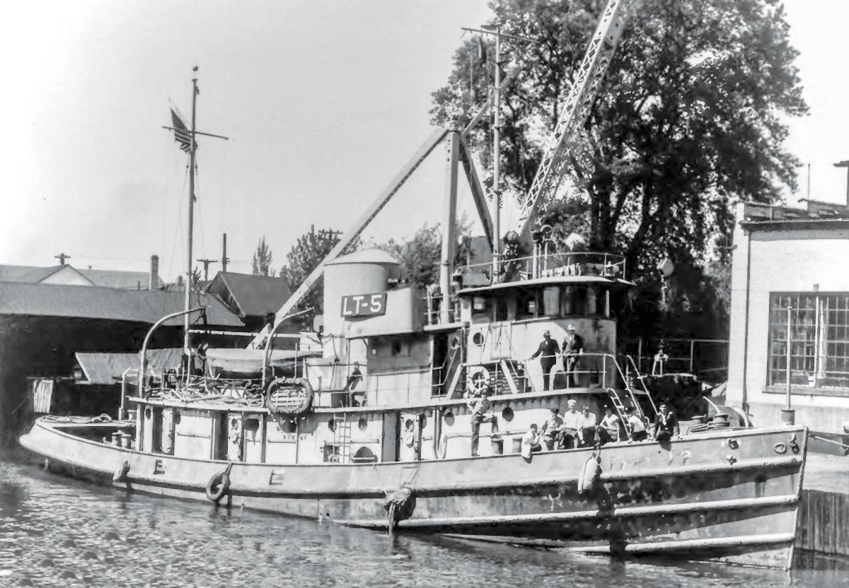 U.S. Army Large Tug LT-5 at Buffalo, New York in 1946