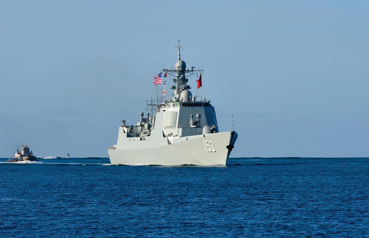 Starboard surface bow view of the People’s Republic of China People’s Liberation Army Navy Luang II–class guided-missile destroyer Xian