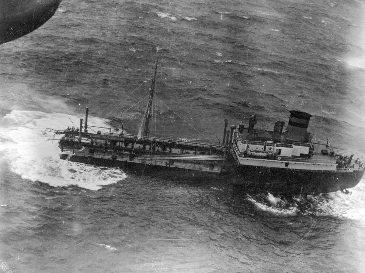 Stern section of the tanker Fort Mercer adrift off Massachusetts in 1952