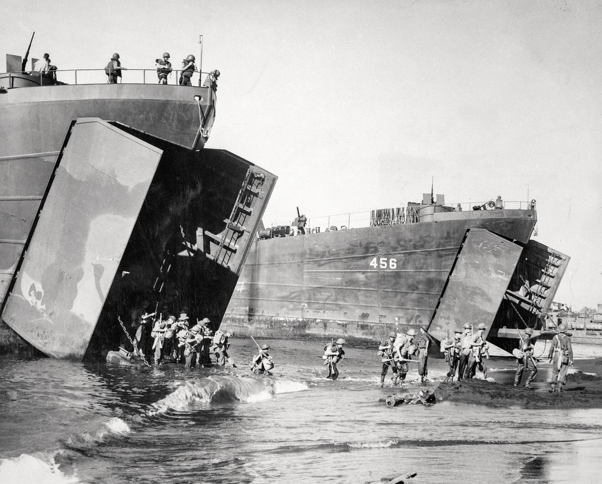 Australian troops disembark U.S. Navy landing ships prior to the assault on Lae in 1943