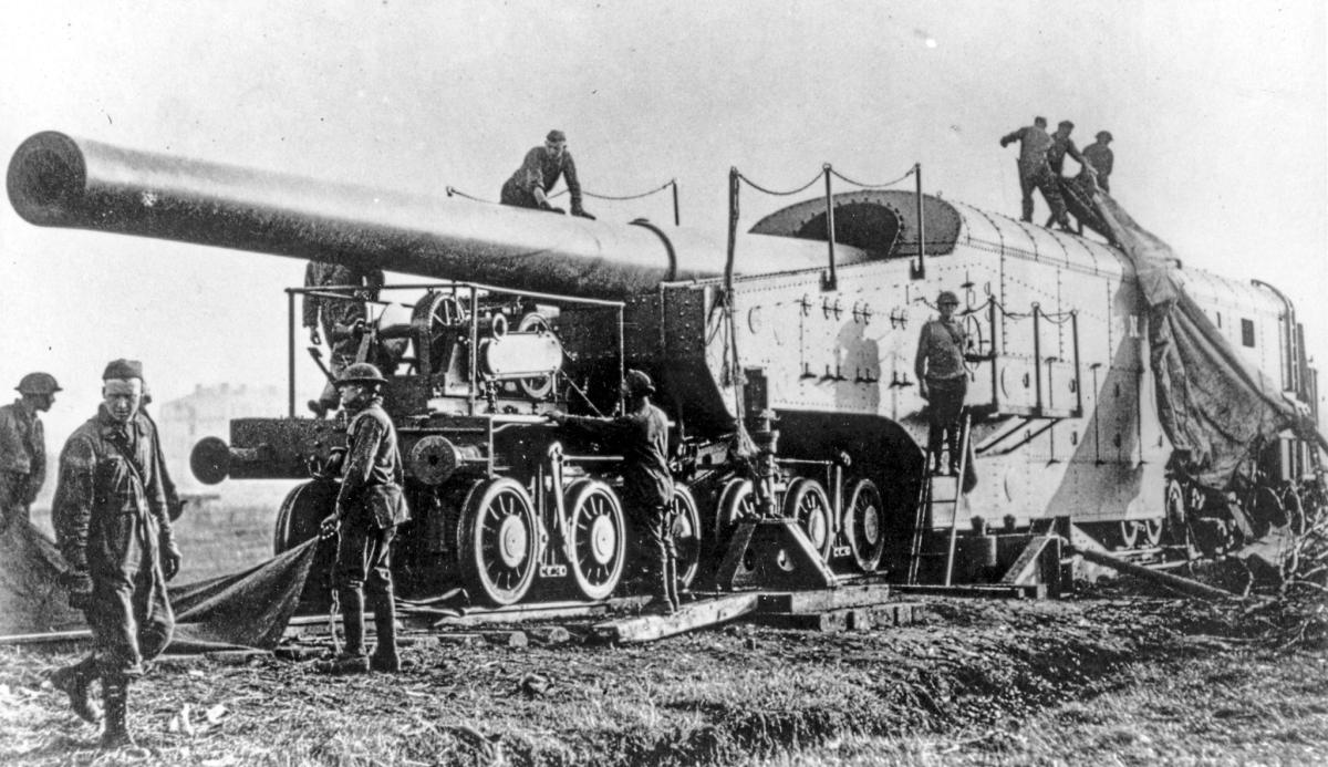 Placing of camouflage atop a 14" naval railway battery