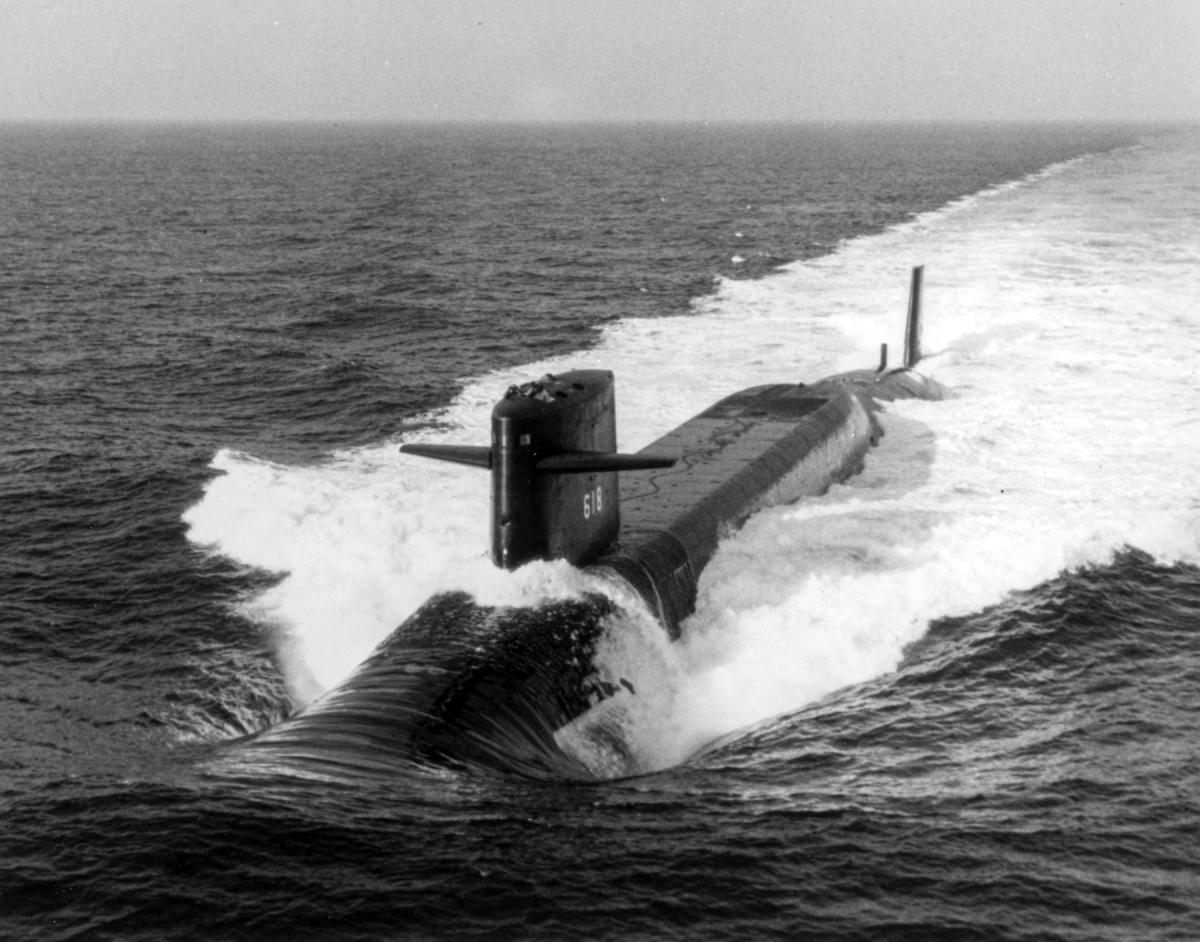 Aerial port bow view of the USS Thomas Jefferson (SSBN-618) underway