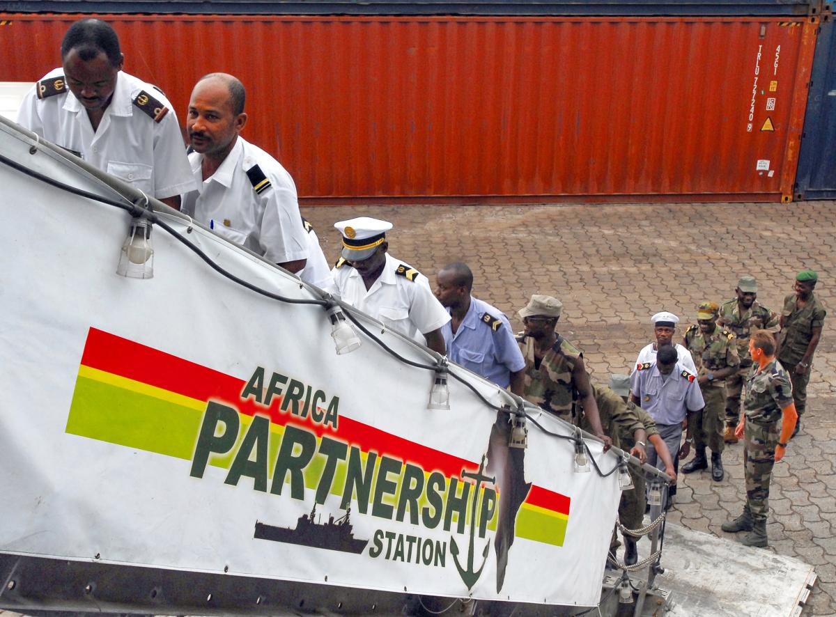 USS Fort McHenry (LSD-43) welcomes aboard sailors from Gabon at Port Gentile in January 2008