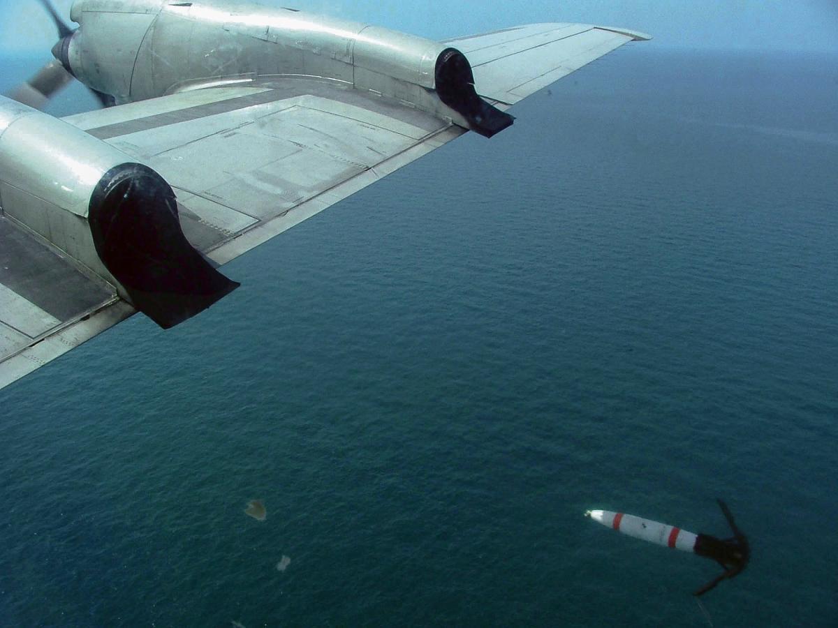 Aircraft dropping a quickstrike mine