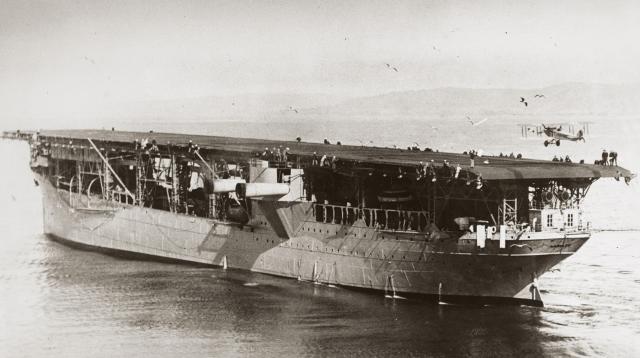 Douglas DT-2 torpedo bomber; USS Langley (CV-1)
