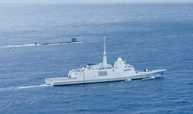 The French FREMM frigate Provence sails alongside the USS Hawaii (SSN-776) in May 2019