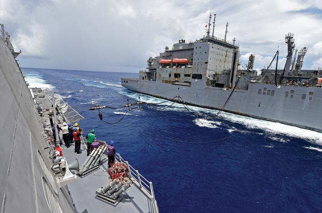 The Independence-variant LCS USS Gabrielle Giffords (LCS-10), left, prepares to receive the fuel line from the Military Sealift Command dry cargo and ammunition ship USNS Carl Brashear (T-AKE-7) during an underway replenishment. The Independence variant’s lack of displacement at the amahs means the low-pressure zones between the hulls of the two ships are nearly 30 feet farther apart than are the actual refueling stations.