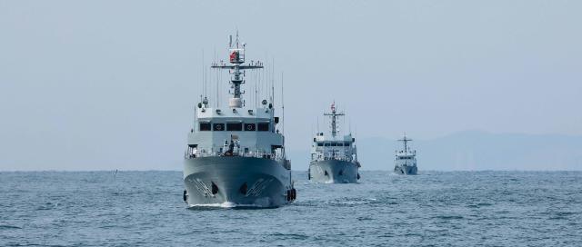 Three Chinese Type-081 mine countermeasures (MCM) ships