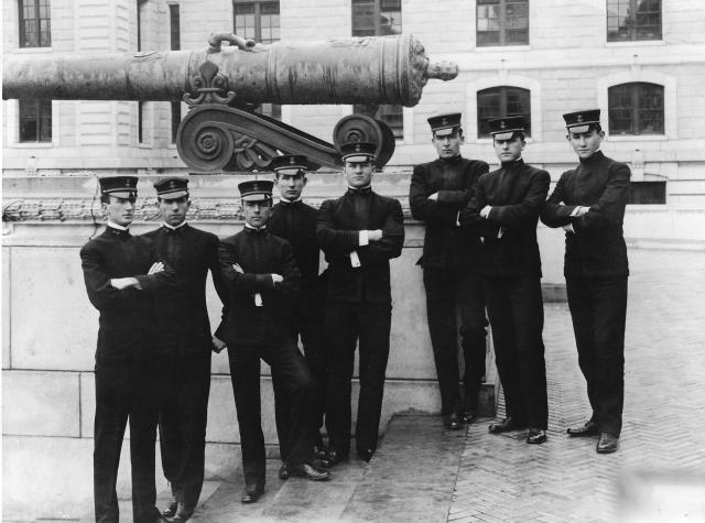 Lee (far right) with his fellow members of the Naval Academy rifle team