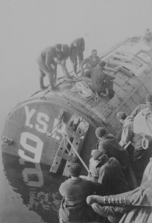 Submarine salvage pontoon YSP-9 