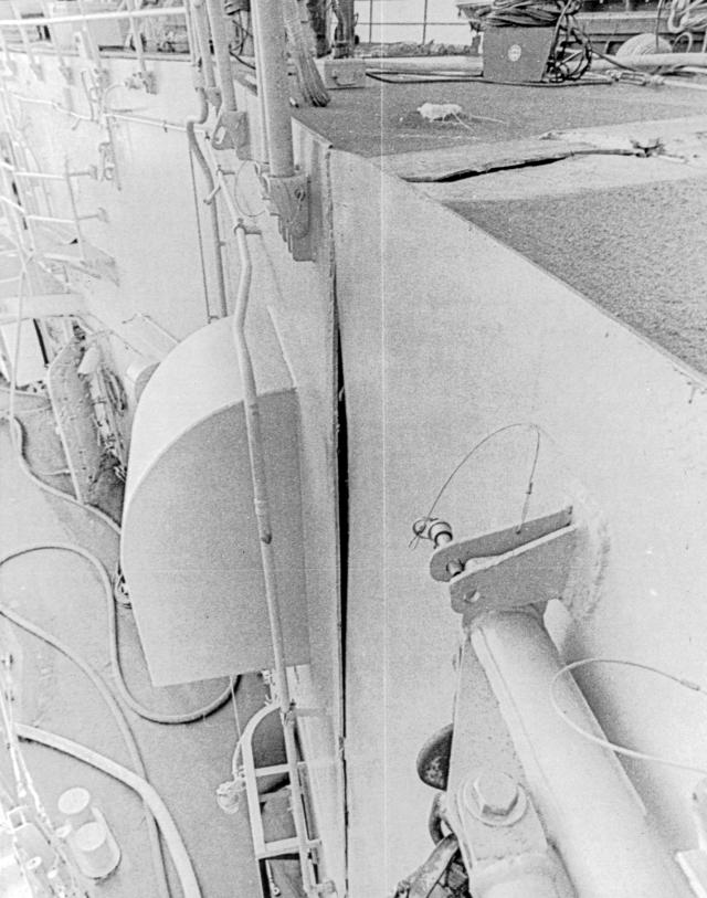 Crack from the mine explosion on USS Samuel B. Roberts (FFG-58)