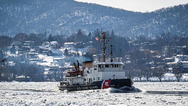 USCGC Penobscot Bay (WTGB-107) breaks ice on the Hudson River