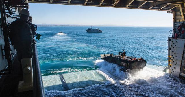 Amphibious assault vehicle
