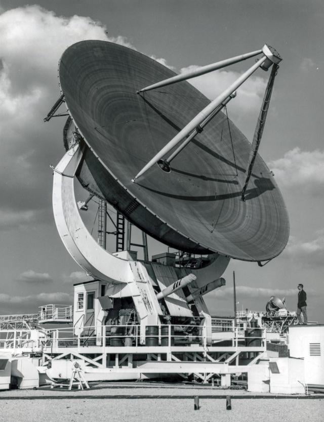 50-foot radio telescope which has been atop NRL's administration building