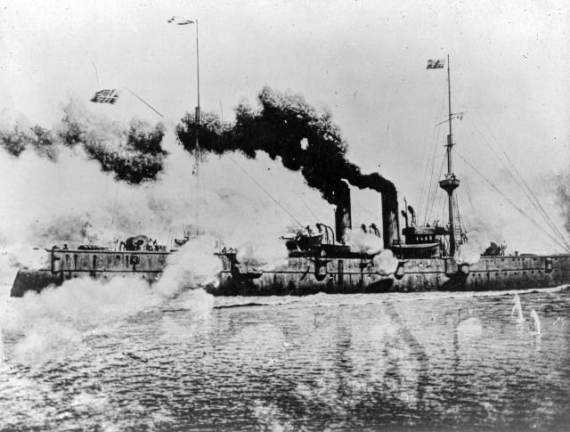 USS Raleigh underway during the Battle of Manilla Bay.