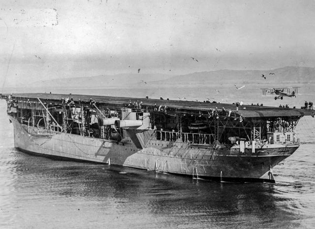 DT-2 landing on the USS Langley (CV-1), 16 January 1925