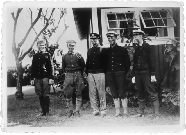 Crew of the PN-9 No. 1 posing by a building in Hawaii after their rescue.