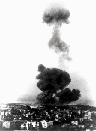 “The largest non-nuclear blast ever recorded”: Massive billows of ugly smoke rise toweringly above the U.S. Marines’ Beirut headquarters, 23 October 1983.