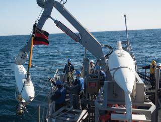 Sailors conduct mine sweeping training