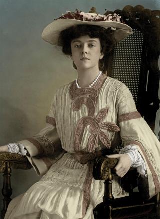 Alice Roosevelt, feisty, fiery, and independent, was so popular with the public that newspapers spoke of “Alice Fever” to describe the phenomenon. She was destined to be the first woman to submerge in a U.S. Navy submarine.