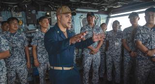 U.S. and Singaporean sailors on board the USS Makin Island (LHD-8) 