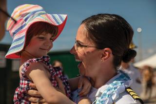 Commander Shelby Nikitin reunites with her daughter 
