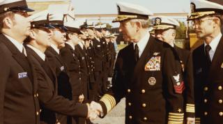 Admiral Hayward greets Master Chief Petty Officer Max Fryar