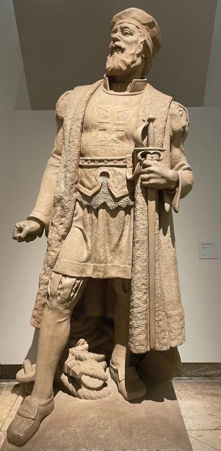 statue