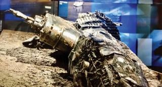 A remarkably detailed model of the K-129 wreck, built by the CIA during Project Azorian. Seeing it, one perceives how, for the crew, it would have been “a quick, painless, and sudden death.”