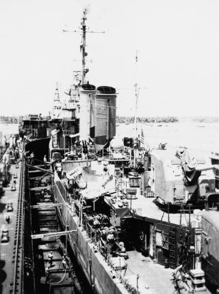 destroyer USS Thorn (DD-647)