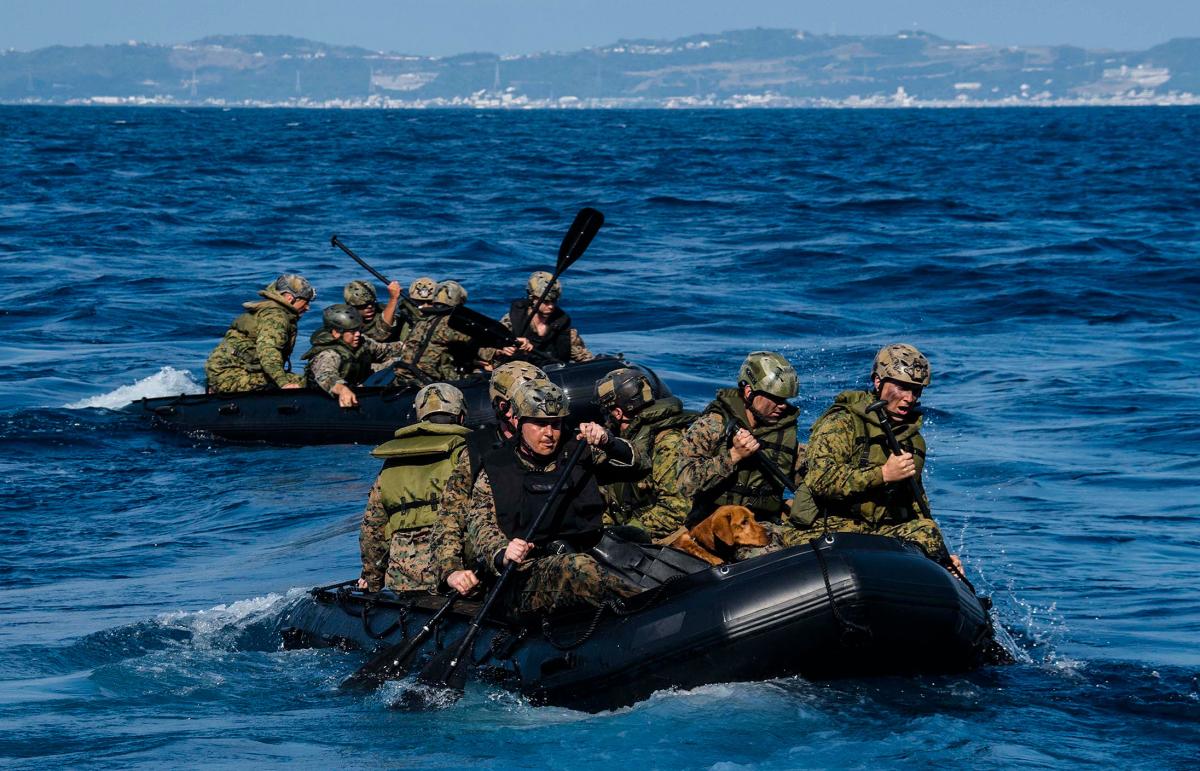 Marines + dog