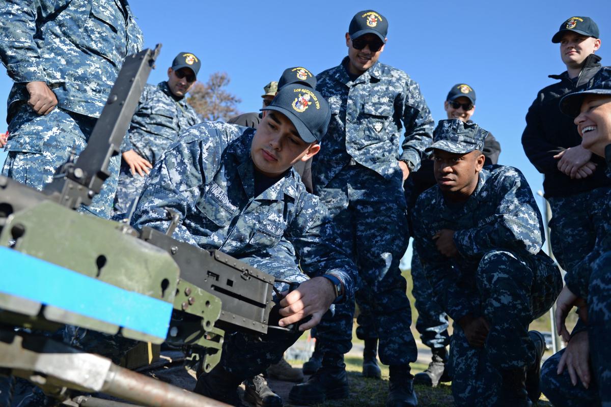 Minemen calibrate an M2HB .50 caliber machine gun before a crew-served weapons qualification at Camp Blanding Joint Training Center in Starke, Fla., March 3, 2018
