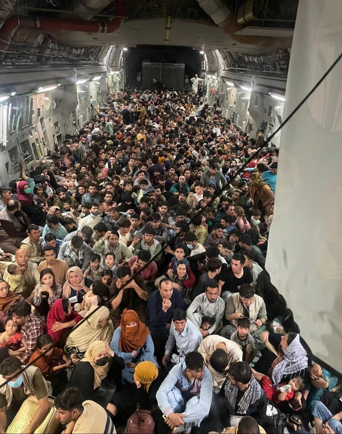 Afghans on USAF C-17 fleeing Kabul