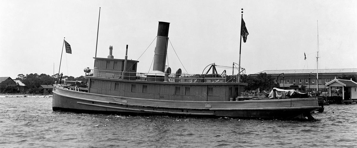 Innovation in design soon made Hotchkiss and Driggs-Schroeder guns obsolete for first-line warships. The weapons were relegated to service with patrol boats and small craft. An example can be seen here at the bow of the tug USS Tacoma in 1898.