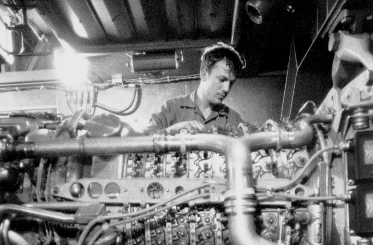 A crewman on board the USS Fletcher (DD-992) performs maintenance on one of the ship’s gas-turbine engines. Gas turbines—the most prevalent form of propulsion on board Navy ships today—combine the functions of the boiler and the turbine into one element and do not need feedwater.