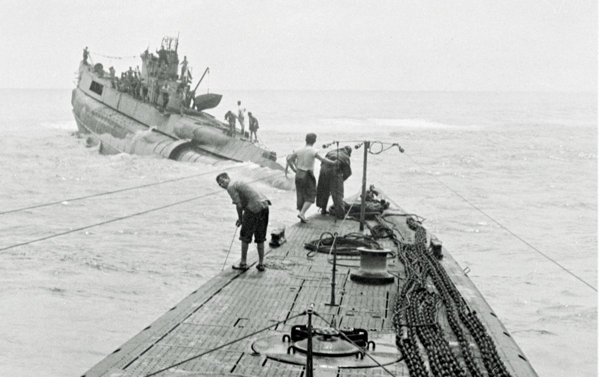 The USS Cod (SS-224) approaching the O-19 in July 1945.