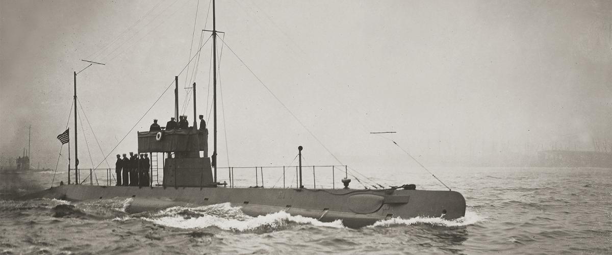  The USS E-1 (SS-24) during the naval review in New York Harbor, October 1912. Future Fleet Admiral Chester Nimitz commanded the E-1 (formerly the Skipjack) from February to May of that year, and she later served as his flagship when he was commander, Second Group, Atlantic Submarine Flotilla.